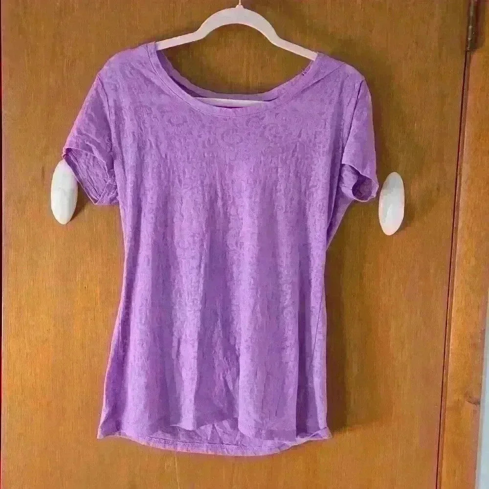 Indigo brand, lavender "burnout" short sleeve tee-shirt.  Size XL, RUNS SMALL.
